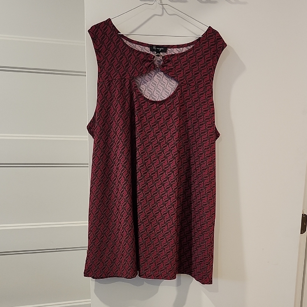 🔥 3/$25 🔥P2P 28" Women's Sleeveless Patterned Top - Dark Fuschia
